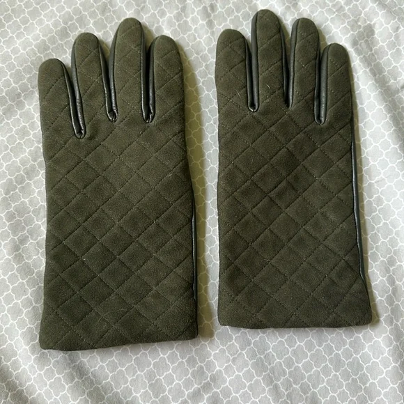 Women's EZ Touch Screen Quilted Suede Gloves - Picture 1 of 7